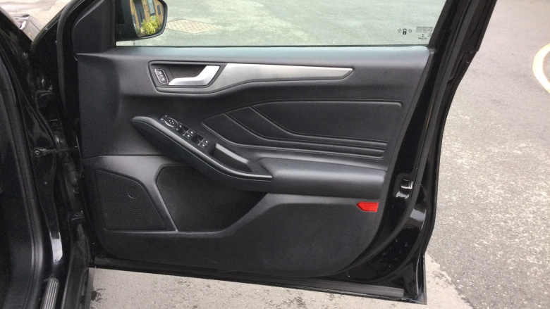 Ford Focus 1.0 EcoBoost 125 Titanium 5dr Petrol Hatchback